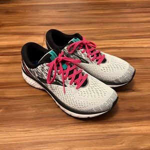 Womens Brooks Ghost 11 Running Shoes